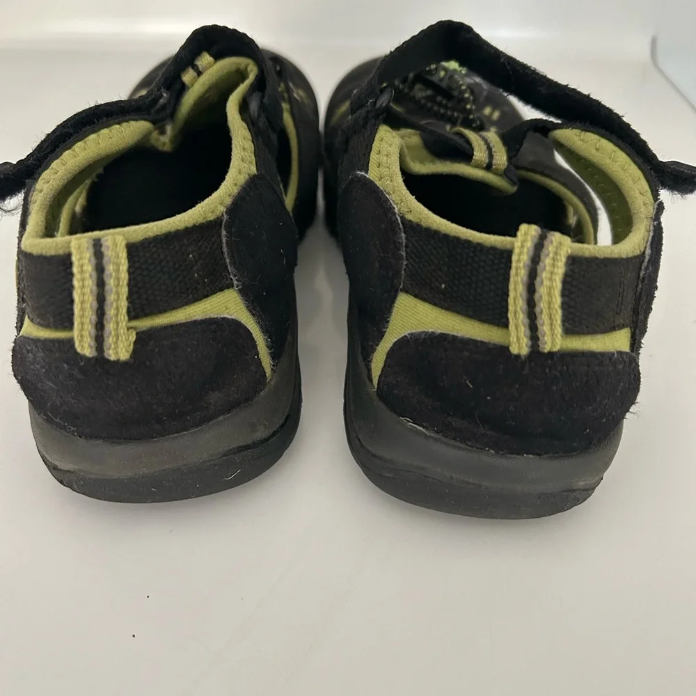 Keen Black/Green Water Sandals Size 5 boy